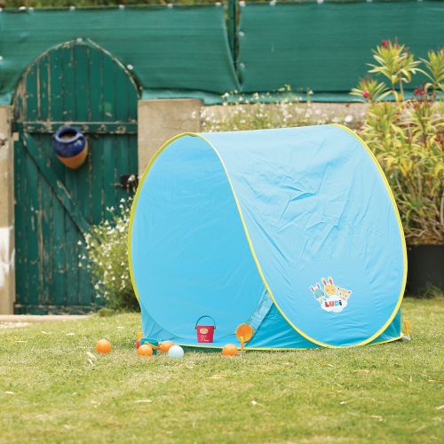 Foldable Tent with Pop-up system which protects the family of the sun, the wind and the sand (inclusive transport bag)