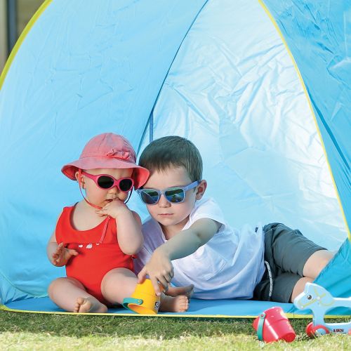 Foldable Tent with Pop-up system which protects the family of the sun, the wind and the sand (inclusive transport bag)