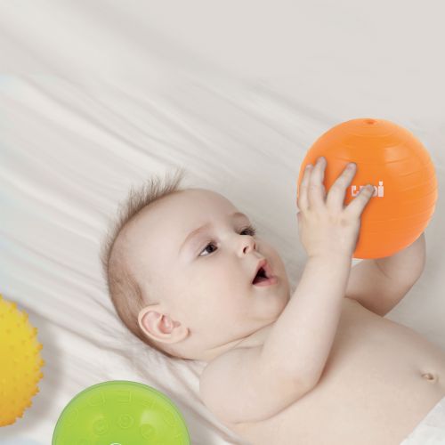 3 balles sensorielles de LUDI. Développe le sens du toucher de Bébé tout en s'amusant. Idéal pour l’apprentissage et la coordination des mouvements. Plastique souple, léger et hygiénique. Pour les enfants de plus de 6 mois. Référence produit 2789.