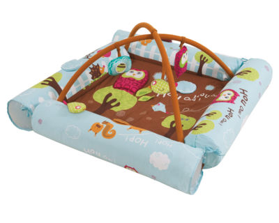 The Owl activity area is a large, comfortable and reassuring space that evolves with your child and transforms into a playpen mat or an activity mat. 9 activities for your baby’s entertainment and early learning.