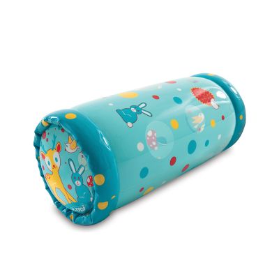 Baby roller « Lapin » de LUDI. Cylindre gonflable au décor amusant, avec balles sonores qui stimulent la curiosité de Bébé. Aide au développement de la dextérité et de la motricité de Bébé. Pour les enfants dès 6 mois. Référence produit 30005.