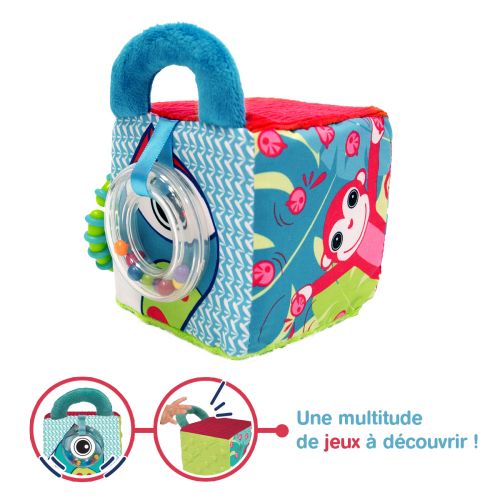 A soft fabric activity cube that develops your baby’s sense of touch and coordination of movements while providing opportunities for fun.