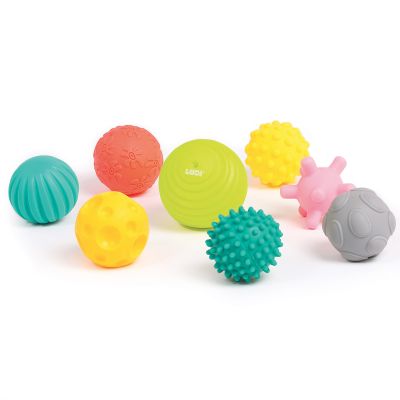 Assortiment de 8 balles de LUDI. 8 balles aux couleurs, formes et tailles différentes pour attiser la curiosité des enfants. Développent la dextérité de Bébé. Hygiénique. Se rangent facilement dans un bocal inclus. Pour les enfants dès 6 mois. Référence produit 30055.