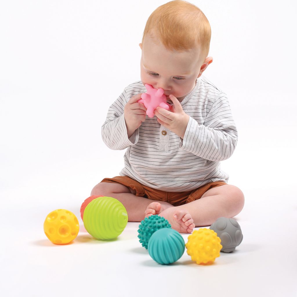 LUDI - Balle sensorielle rose pour l'éveil de bébé. Adaptée aux enfants des  6 mois. Gros picots tendre faciles a mordiller - La Poste