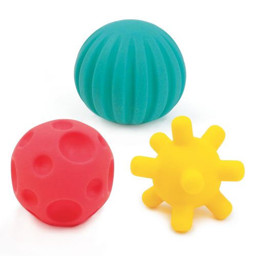 Assortiment de 3 petites balles sensorielles de LUDI. 3 balles aux couleurs, formes et tailles différentes pour attiser la curiosité des enfants. Développent la dextérité de Bébé. Hygiénique. Pour les enfants dès 6 mois. Référence produit 30079.