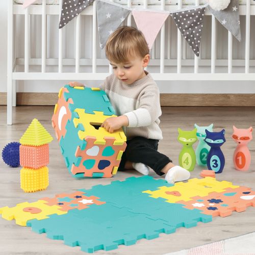 A big set of activities to play with - one at a time or all at once! The tiles can also be used as an educational game for learning to count, and as a 2D or 3D jigsaw puzzle.