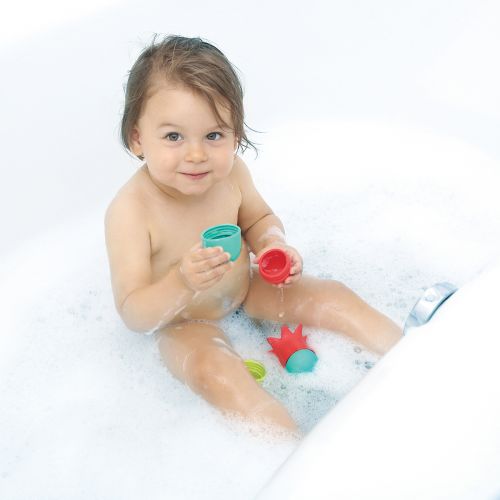 Disassemble, fit together and mix the washable squirt toys to create fun, new characters! Easy-to-clean bath toys.