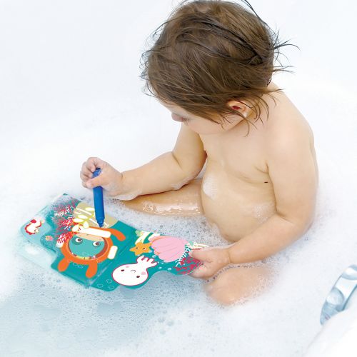 A tenderly illustrated bath book that’s designed for small hands. Made of soft, hygienic, waterproof and chew-resistant plastic. 2 crayons included for colouring.