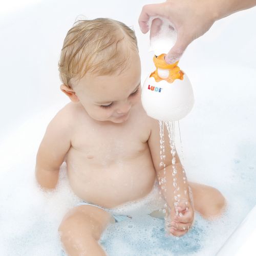 Unique and fun bath game! Dunk the dino in the water and its head will emerge out of the egg. It’s easy to grab and baby will have fun watching the rain fall.