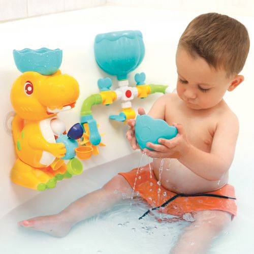 A great water play set for bath time fun! The set includes a big, smiley dinosaur, tubes and funnels to put together in lots of different ways and a squirting baby dino. 