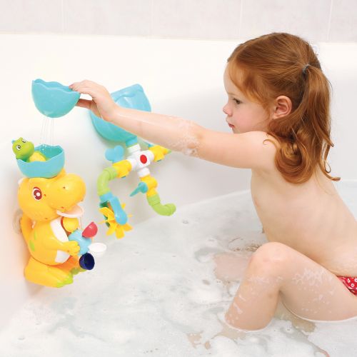 A great water play set for bath time fun! The set includes a big, smiley dinosaur, tubes and funnels to put together in lots of different ways and a squirting baby dino. 