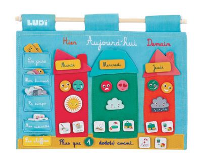 Embroidered fabric panel, with cardboard moveable parts. A fun way for children to become familiar with the concept of passing time and to comunicate about his emotions!