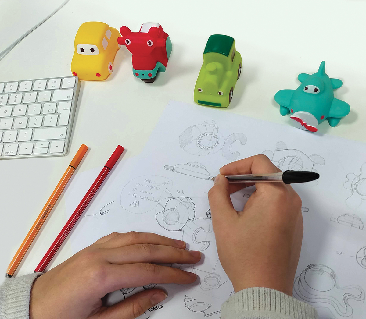 conception de jouets : esquisse et prototype