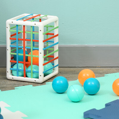 Ludi - Coffret Jeux de Manipulation - 1 Baby Spinner - 1 Jeu culbuto  d'empilement Pyramide - 1 Cube d'encastrement - Dès 10 Mois : : CD  et Vinyles