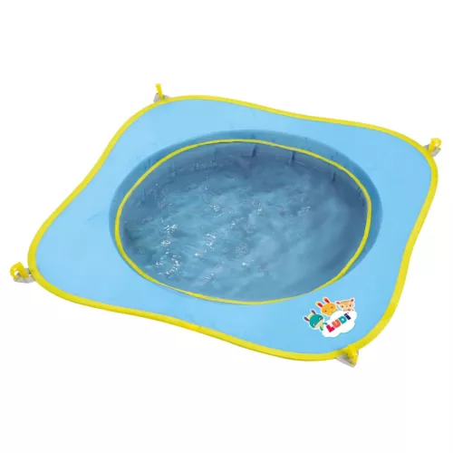 Grâce à la Piscine de plage pop-up, les tout-petits peuvent profiter de l’eau de mer sous les yeux de leurs parents. Fournie avec 8 jouets de plages et 1 sac de transport ! Légère et peu encombrante, se range facilement. Dès 10 mois. Référence produit 2202.