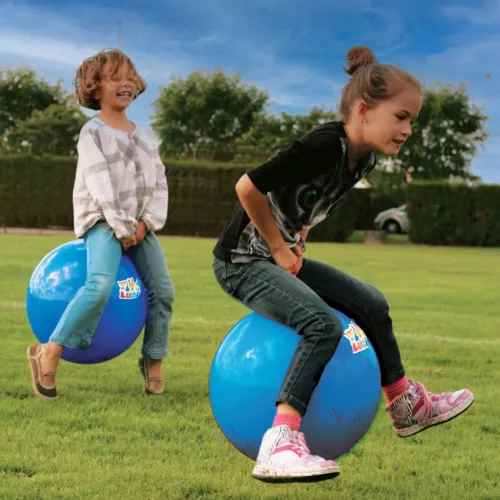 Ballon sauteur « bleu » LUDI. Ce gros ballon coloré est idéal pour faire la course ou s’amuser avec les copains ! Résistant, il s'utilise à l'intérieur comme à l'extérieur. Pour les enfants de plus de 3 ans. Référence produit 2781.