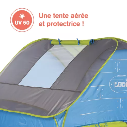 Maison cottage, tente de jardin de LUDI. Une grande tente idéale pour les jeux en extérieur. Pop-up, la tente se plie et se déplie facilement et se range dans son sac. Tissu anti-UV, sol résistant. Pour les enfants de plus de 2 ans. Référence produit 5210.