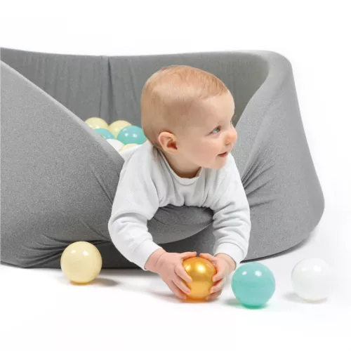 Fabric Ball Pit by LUDI. Dive into a world of softness with our fabric ball pit! Its colors and soft balls provide hours of safe play, stimulating motor skills and sparking the imagination of little ones.