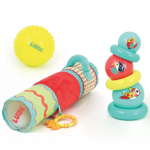 The large inflatable roller lets them move, push and even climb on it, developing their gross motor skills. Its fabric cover, decorated with colourful, textured ribbons, provides extra visual and tactile stimulation. It also includes a teething ring to soothe baby.