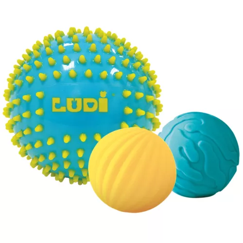 Set of 3 LUDI ‘blue’ sensory balls. Stimulates baby's senses while having fun. Develops dexterity and motor skills. Soft, lightweight, hygienic plastic. For children from 6 months. Product reference 30021.