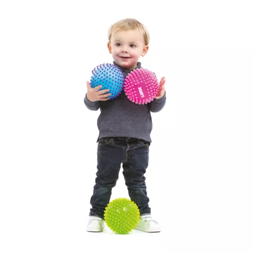 Two-coloured sensory balls from LUDI. A ball with soft pimples that develops baby's sense of touch while having fun. Ideal for learning to coordinate movements. Soft, light and hygienic plastic. For children from 6 months. Product reference 30068.