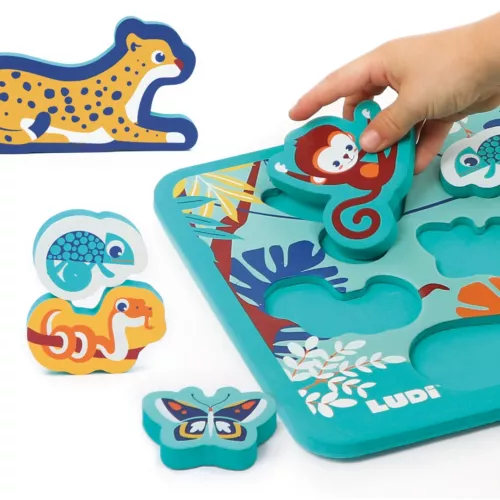 Baby's first puzzle. 1 tray and 5 light foam animals to insert. A game to develop baby's fine motor skills. From 12 months.