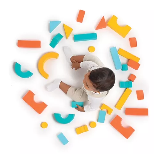 28 colourful, lightweight foam elements. Develops fine motor skills and imagination. From 10 months