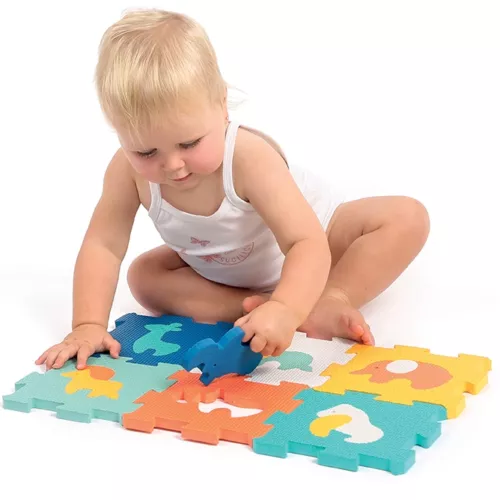 Foam mat with 6 small tiles. Insulates against cold and absorbs shocks. Hygienic. 2D, 3D or animal puzzle. Dim. tiles L 16.5 x W 16.5 x H 1.2 cm. From 10 months.