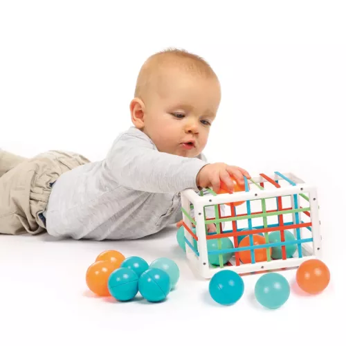 A surprising cube with elastic bands that enclose 12 funny-sounding coloured balls. This original nesting game develops prehension, logic and fine motor skills.