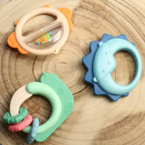 Set of 3 animal rattles, designed for easy handling. Develops baby's dexterity. Hygienic. From 3 months.