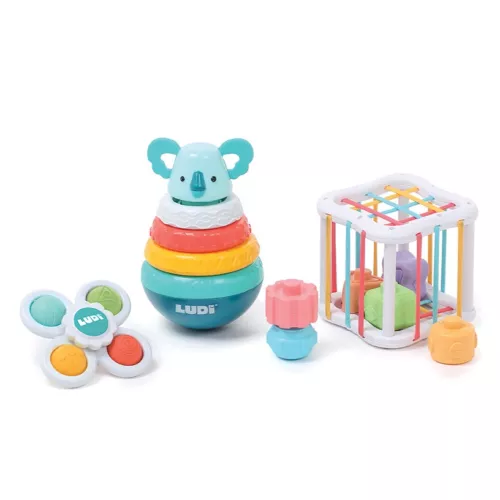 Découvrez ce coffret qui est composé de 1 Baby spinner, d’un jeu culbuto d’empilement pyramide (composé de 3 anneaux colorés et 1 tige centrale) et d’un cube d'encastrement (un cube décoré d’élastiques entremêlés et 6 formes de couleur). Dès 10 mois. 