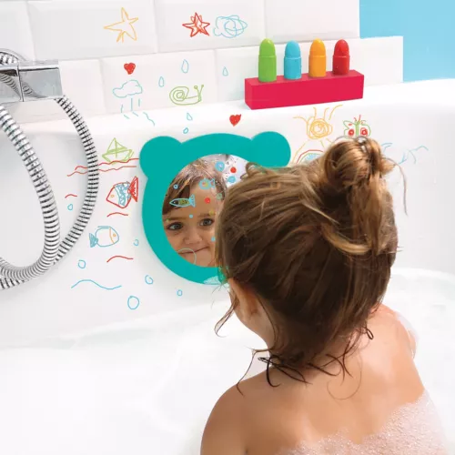 Aquacolor de LUDI. Super coffret de jouets de bain comprenant un grand miroir flotteur (collant aux parois du bain) et 4 crayons effaçables, solides et résistants à l’eau. Pour les enfants de plus de 10 mois. Référence produit 40073.