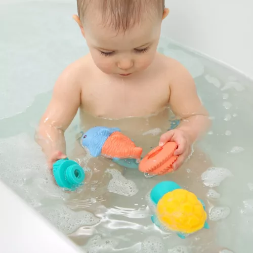 3 fun, textured sprinklers. Easy to wash and interchangeable. From 10 months.