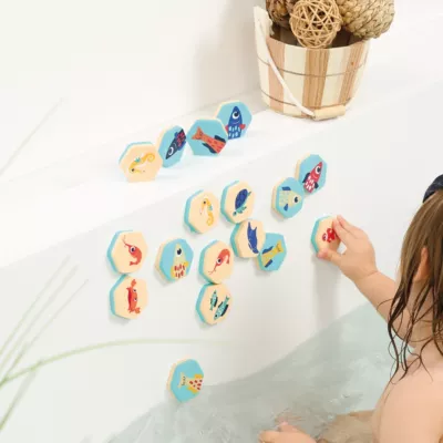 24 foam pieces. Match the identical fish or put together the colorful fish. Waterproof. Comes with a storage jar. Ages + 18 months.