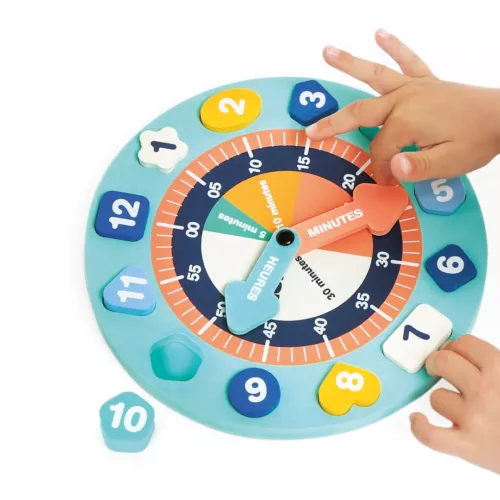 Educational foam clock to have fun learning to keep track of time. ! 2 hands that move and 12 blocks numbered 1 to 12, all featuring different shapes and colours. From 3 years.