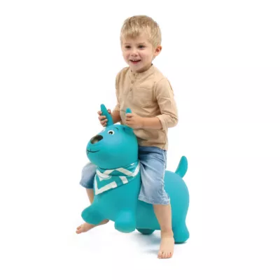 This jumping dog will be the perfect playmate for little ones! Baby will grow and bounce with his little dog! Use: indoors/outdoors. Soft, thick plastic. Great stability. Customisable bandana. Pump included. From 10 months.