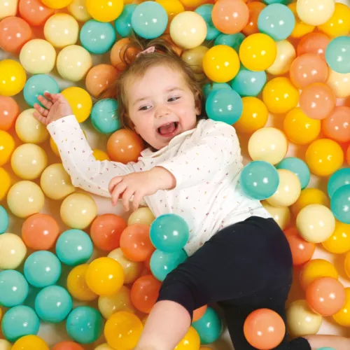 Pack of 75 balls ideal for adding to children's play areas or creating a ball pool. Anti-crush balls. Hygienic, for indoor-outdoor use. From 6 months.