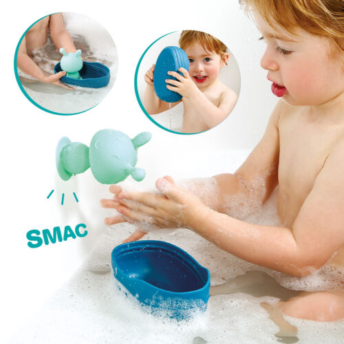 Bateau de bain avec son lapin rigolo. Sa tête se balance et il se fixe grâce à sa ventouse. Oreilles texturées à mâchouiller. 100% silicone. Dim. Bateau : L 16 x l 9 x h 5,5 cm. Dès 10 mois.40089-BATEAU-SILICONE