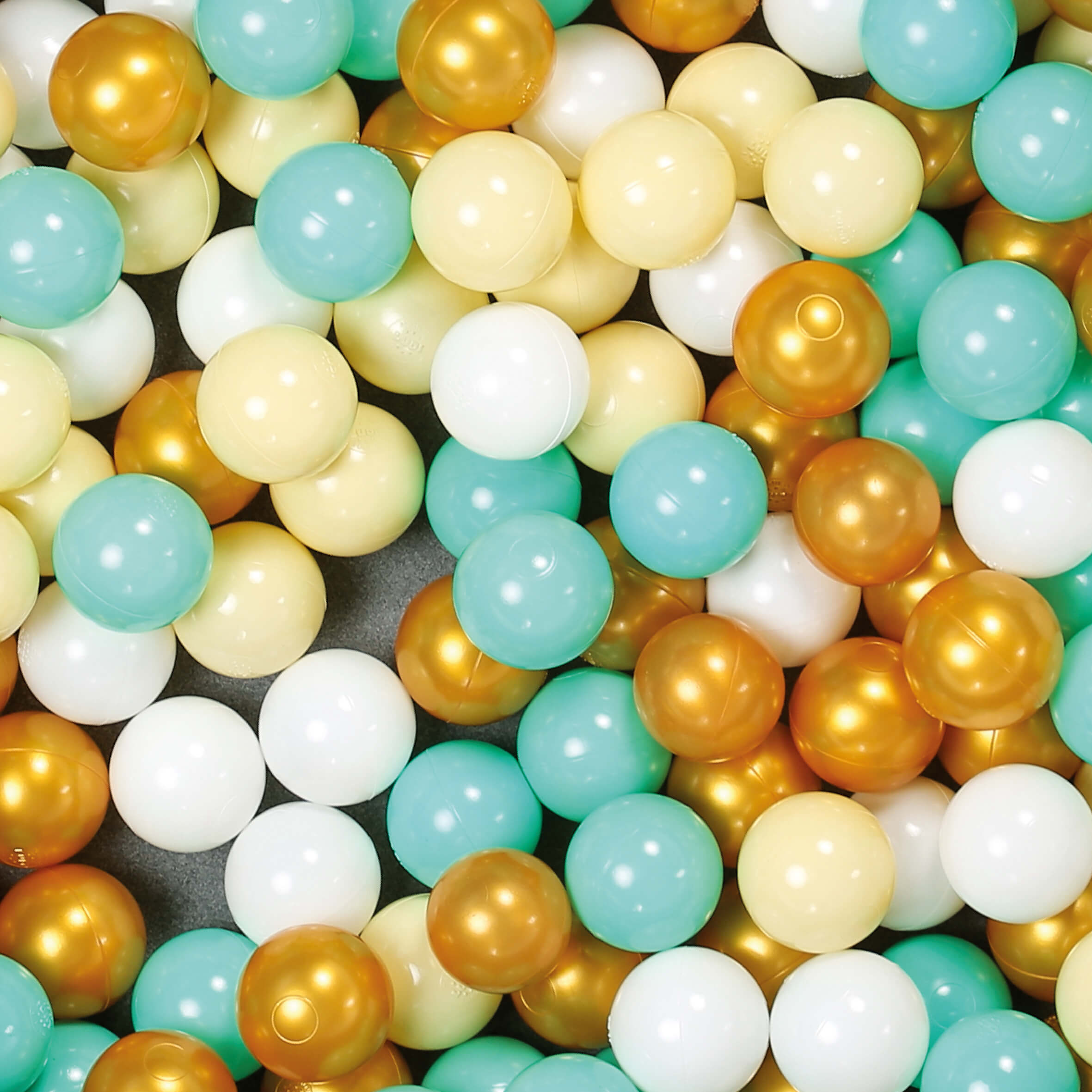 Piscine à balles bébé : quels bénéfices pour le développement ?